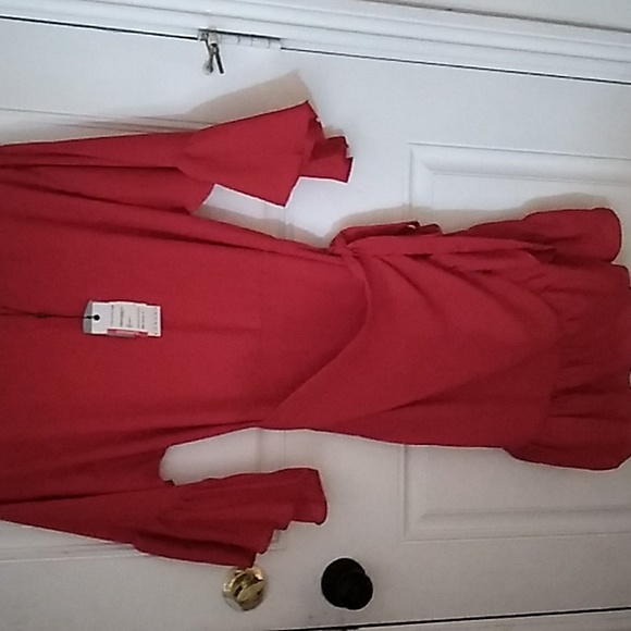 Bobeua Red faux wrap dress with bell sleeves - Picture 1 of 5